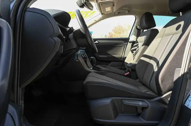 Volkswagen T-Roc view 8