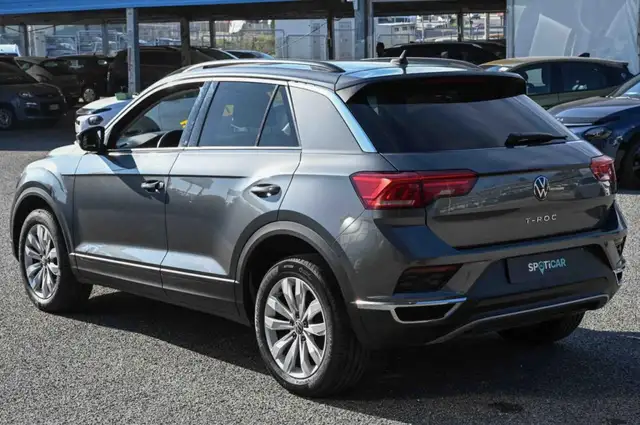 Volkswagen T-Roc view 4