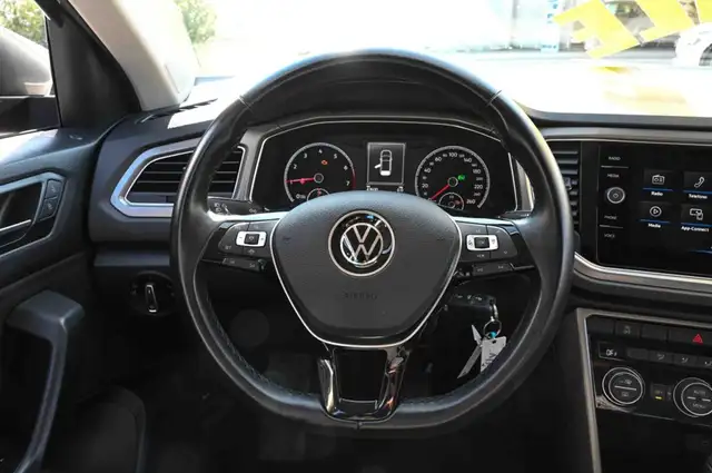 Volkswagen T-Roc view 11