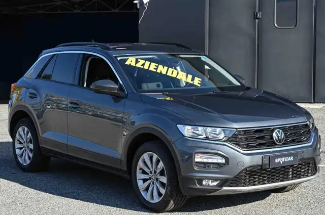 Volkswagen T-Roc view 2