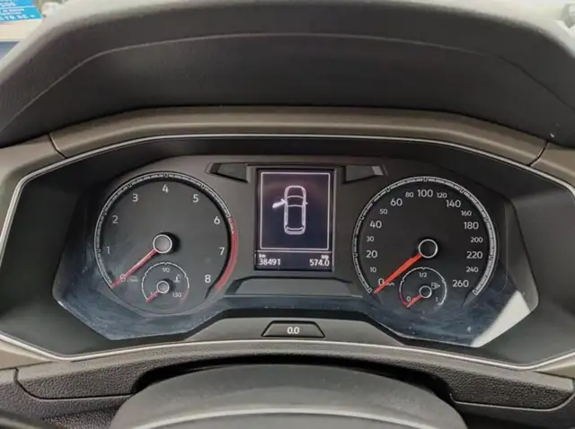Volkswagen T-Roc view 12