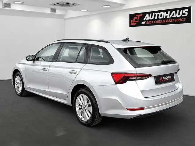 Skoda Octavia view 3