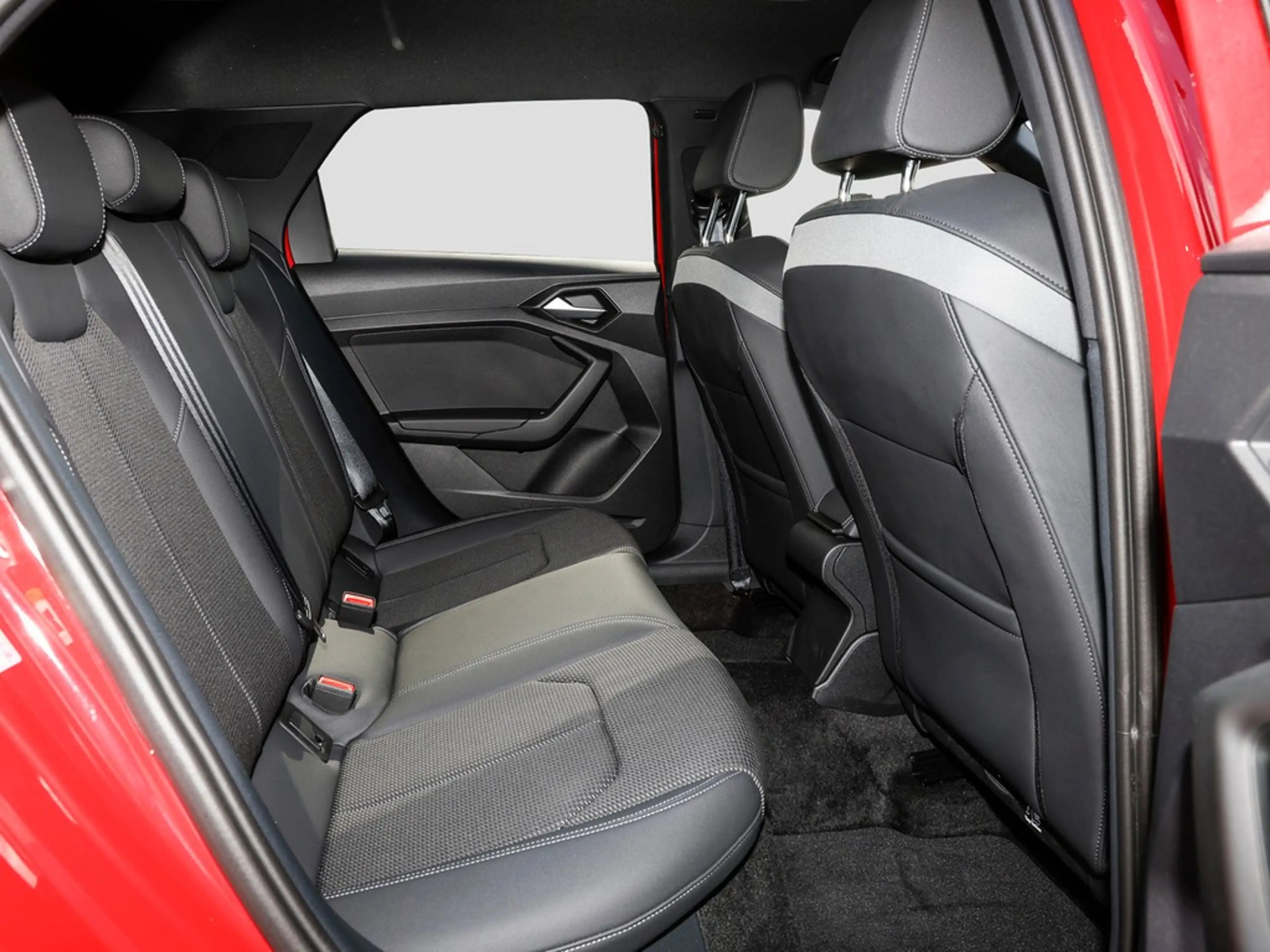 Audi A1 Sportback 30 TFSI S tronic S Line /Navi/LED — photo 12