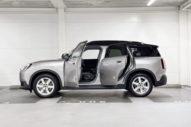 Mini Countryman view 3