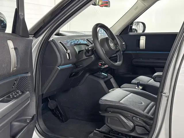 Mini Countryman view 8