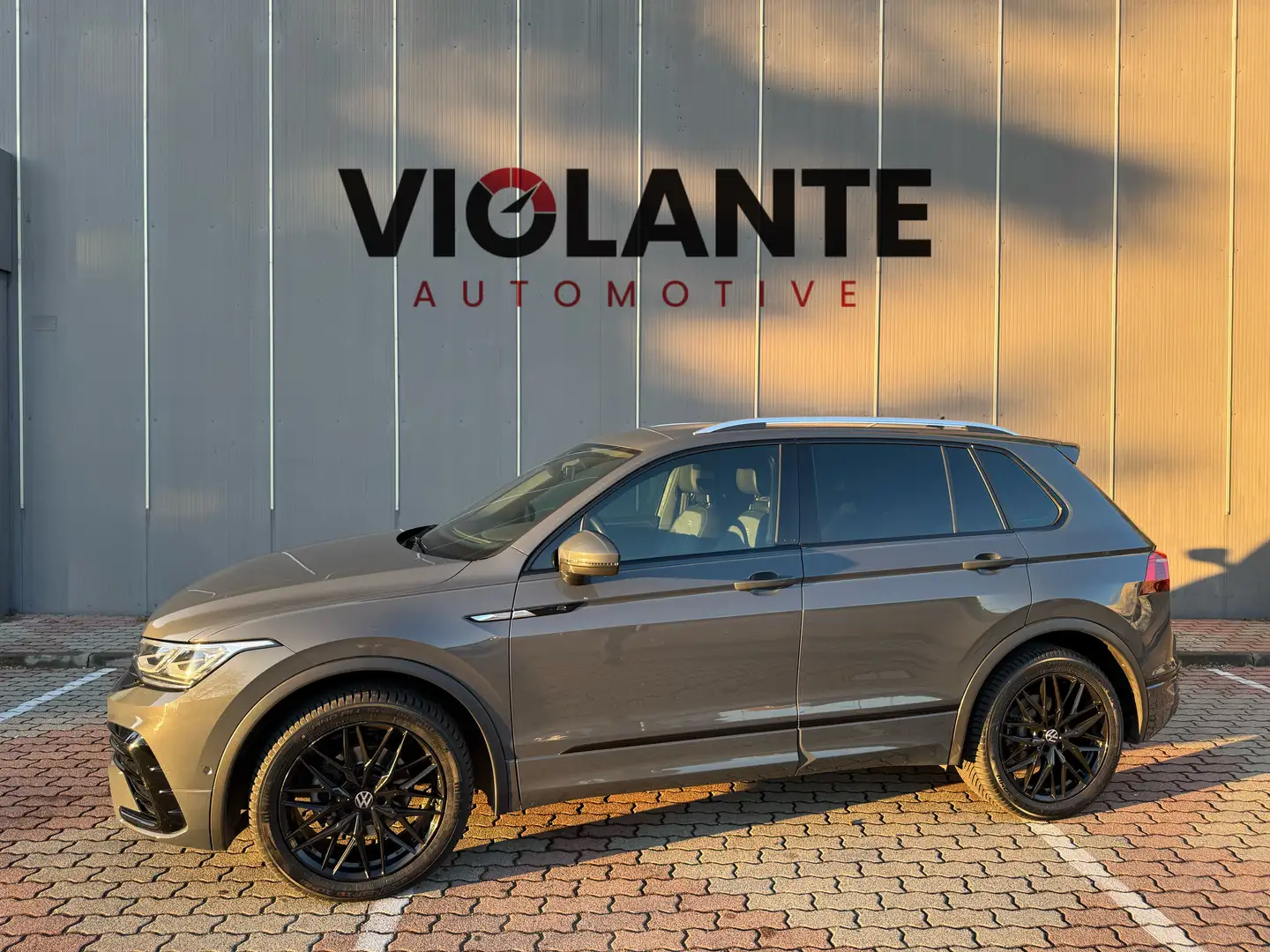 Volkswagen Tiguan Tiguan 2.0 tdi R-Line 4motion 150cv dsg Grigio - 1