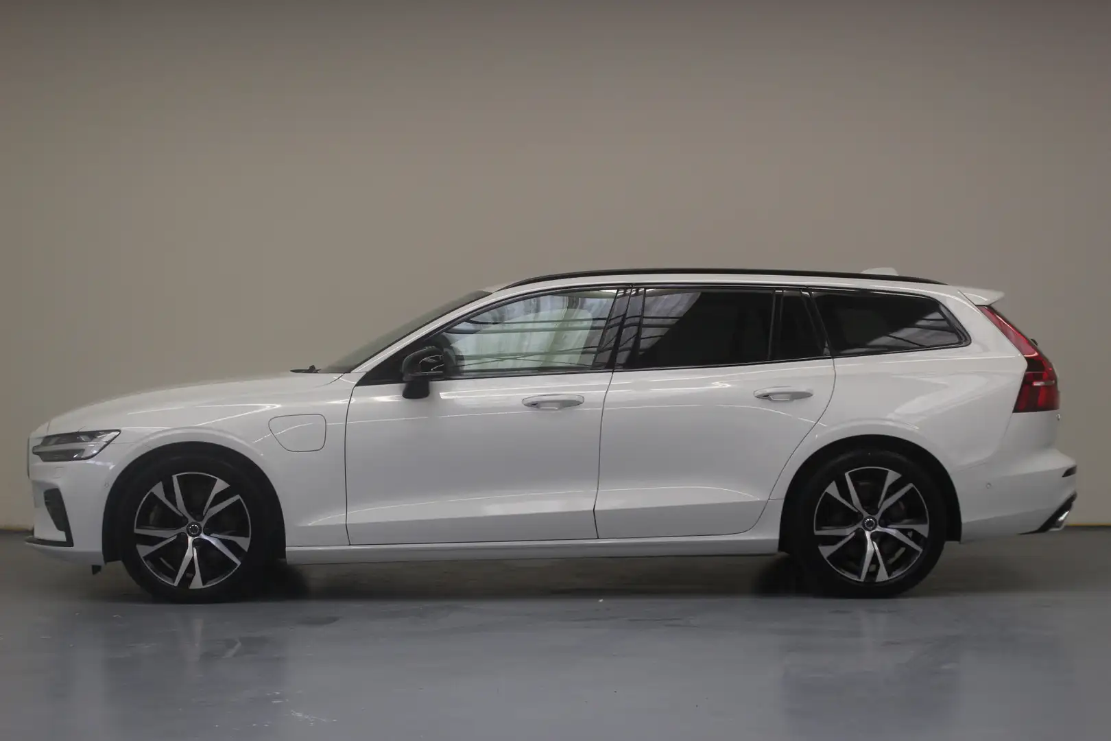 Volvo V60 T8 Twin Engine AWD R-Design | Rijklaarprijs | Trek Wit - 2