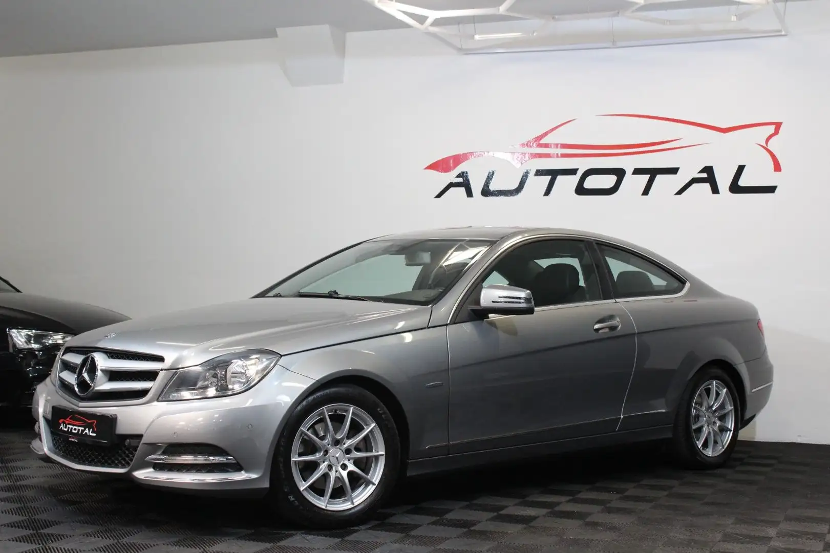 Mercedes-Benz C 180 BlueEFFICIENCY Coupé*Leder*Navi*Bluetooth* Сірий - 2