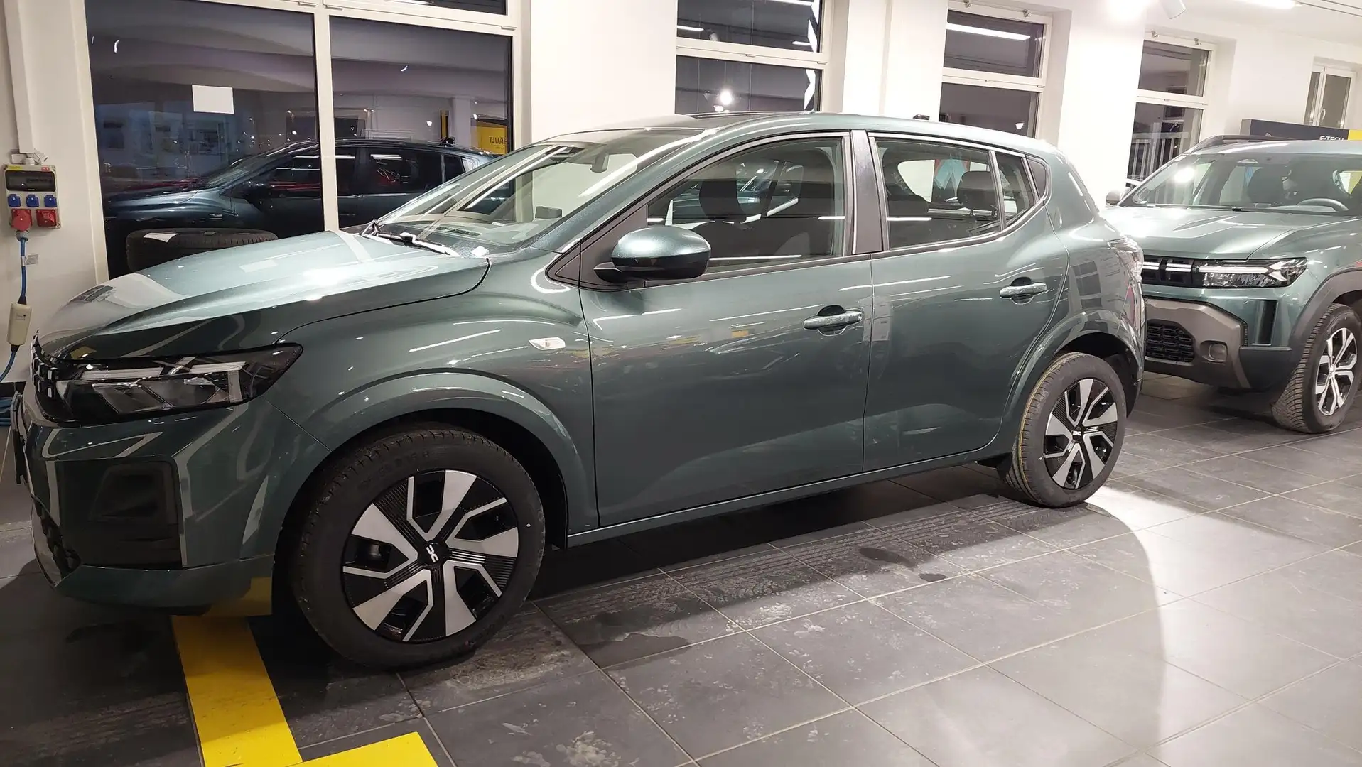 Dacia Sandero Expression TCe 100 6 Gang Grün - 2