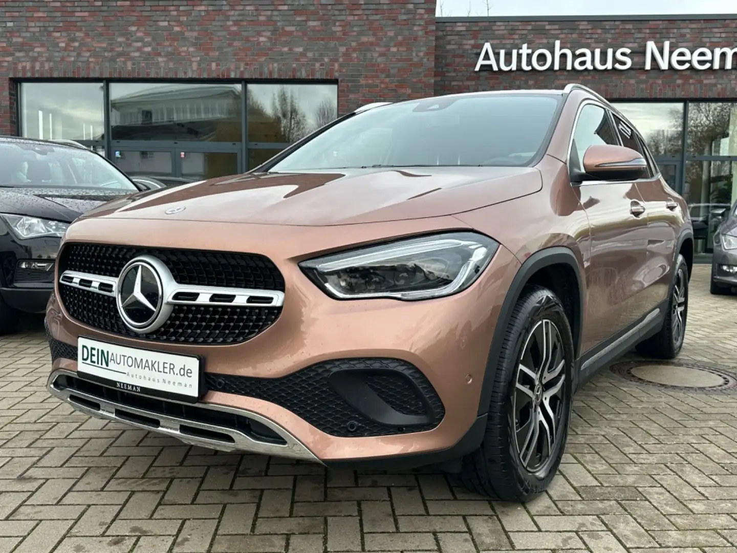 Mercedes-Benz GLA 250 e *LED*AHK*LEDER* Gold - 1