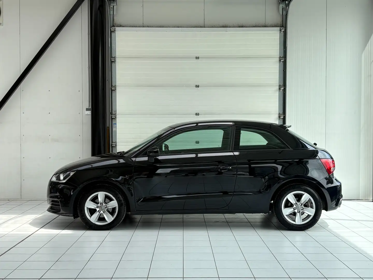 Audi A1 A1 1.0 TFSI * GPS * PDC * CLIM * JANTES * Zwart - 2
