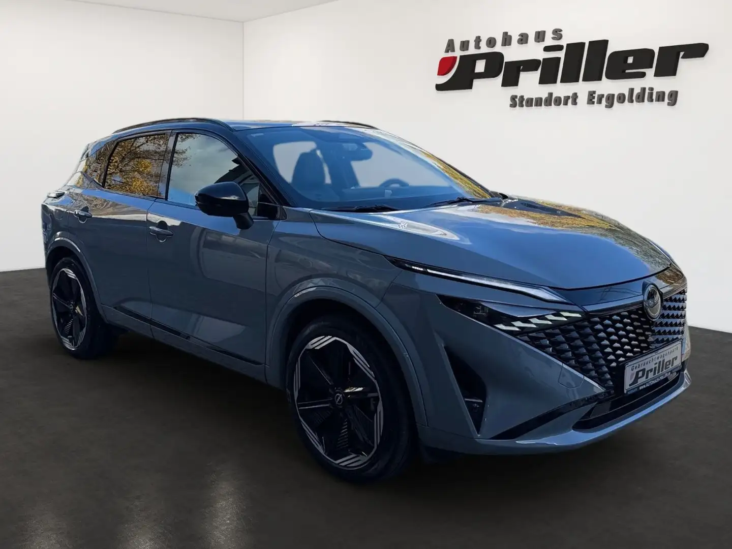 Nissan Qashqai 1.3 DIG-T N-Design *LED/20"/BOSE/PANO* Grau - 2