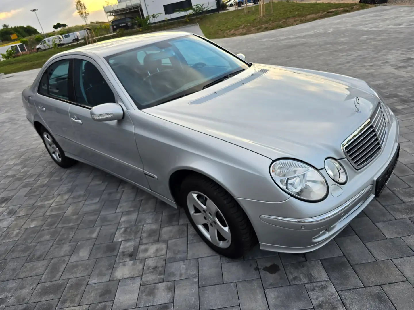 Mercedes-Benz E 240 E 240 (211.061) Avantgarde Stříbrná - 2