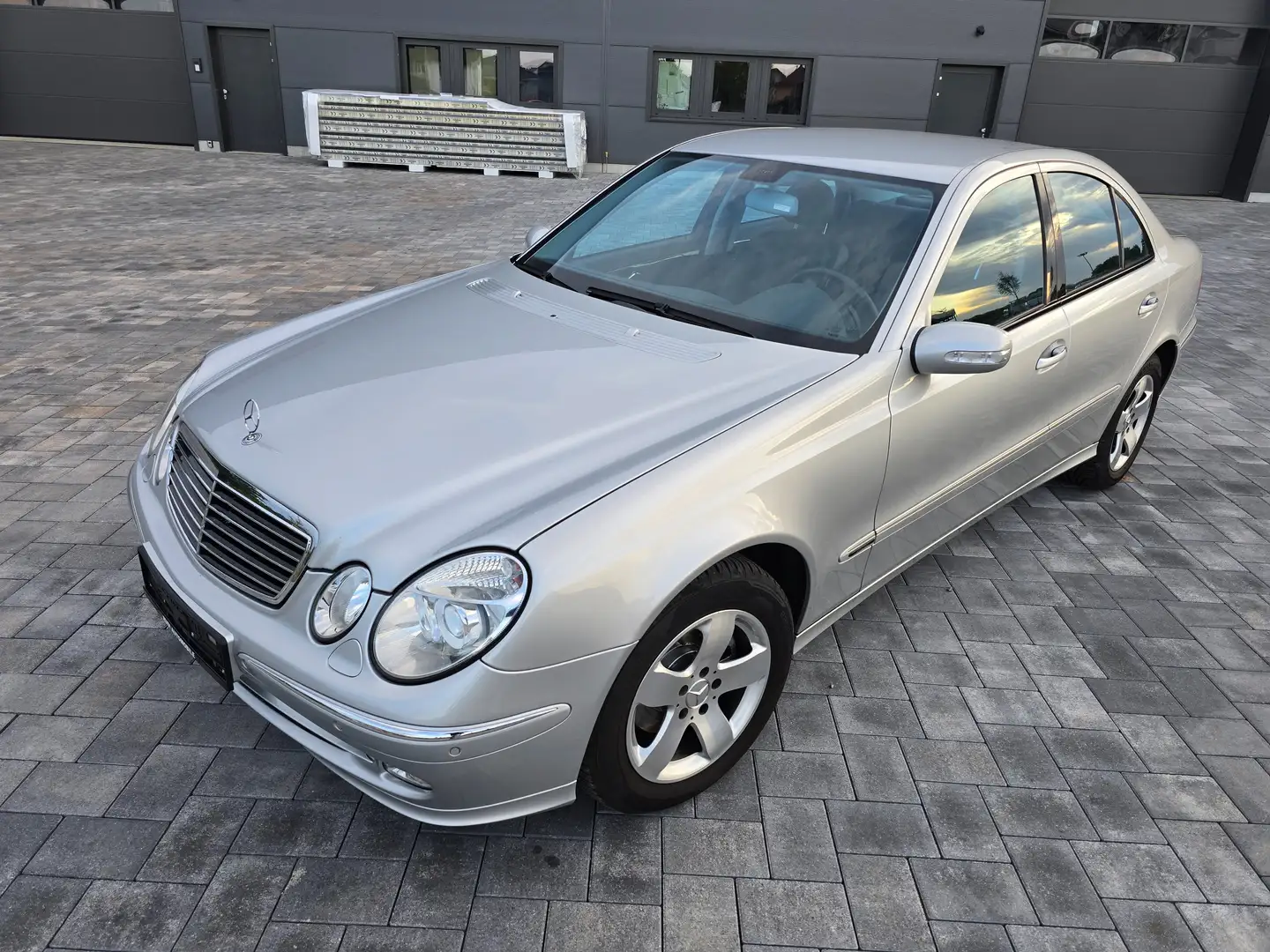 Mercedes-Benz E 240 E 240 (211.061) Avantgarde Stříbrná - 1