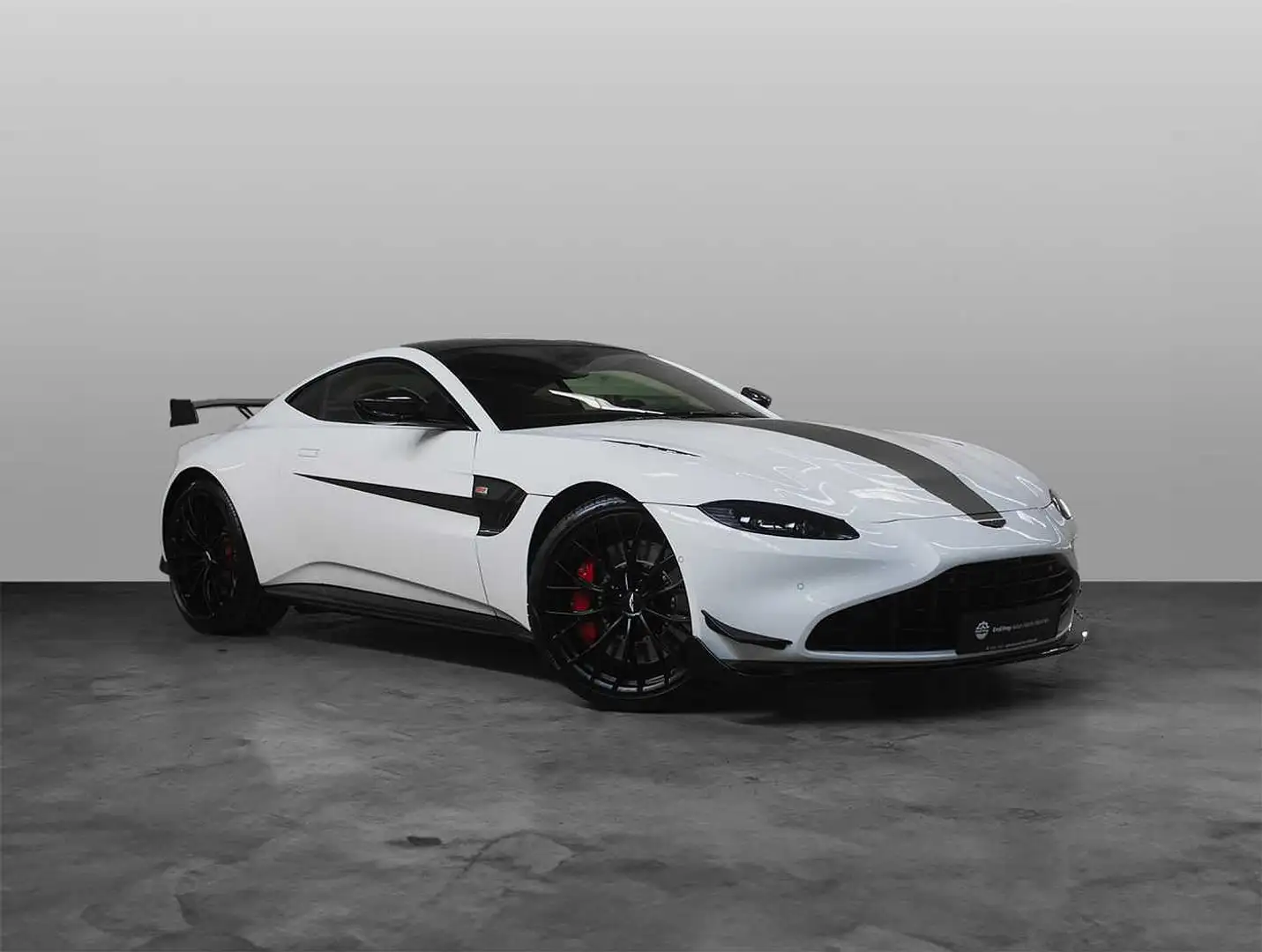 Aston Martin V8 Vantage Coupe F1 Edition Beyaz - 2