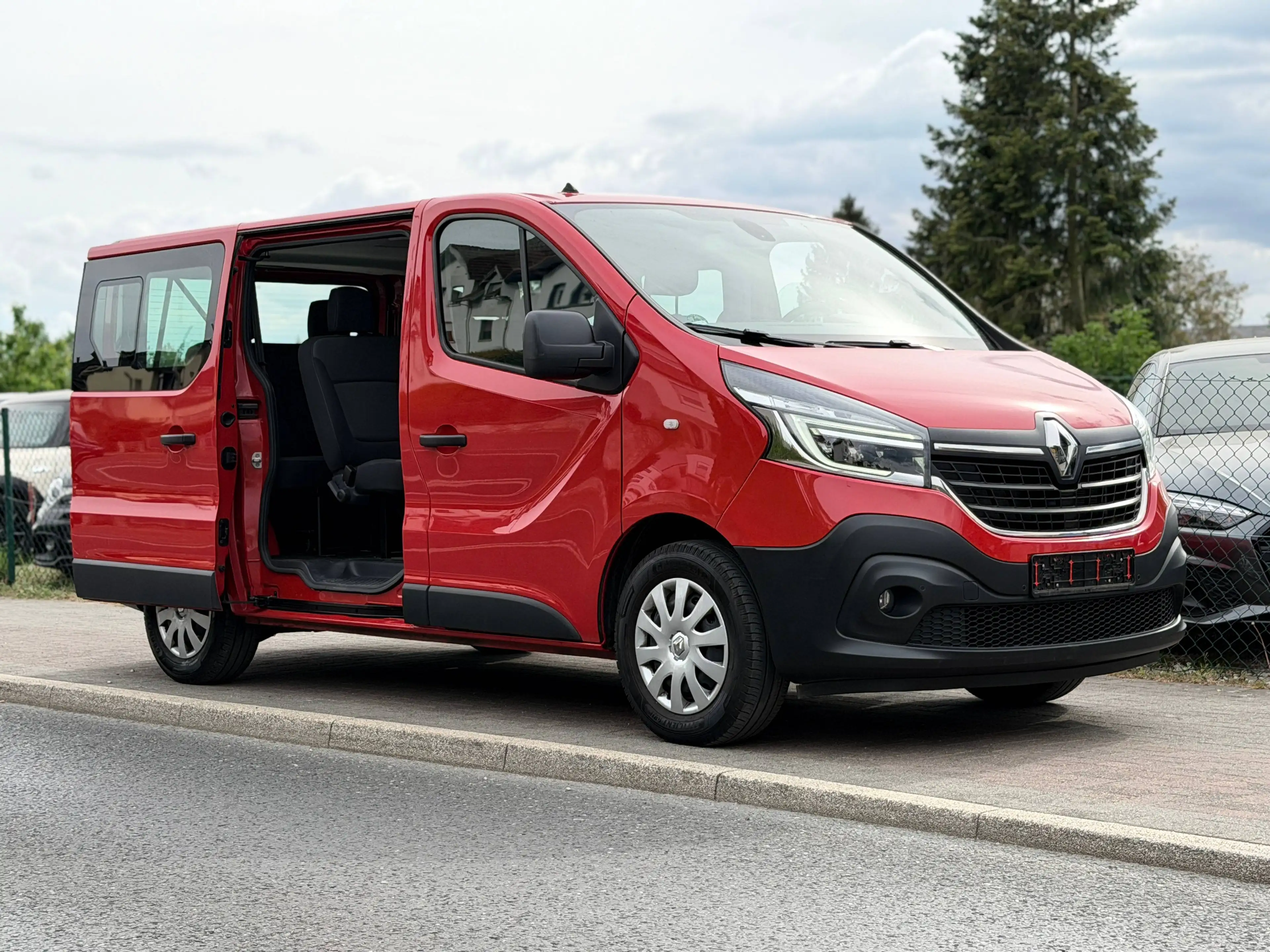 Renault Trafic L1H1 2,8t *9Sitze* Life LED AHK Automatik 2.Hand — photo 7