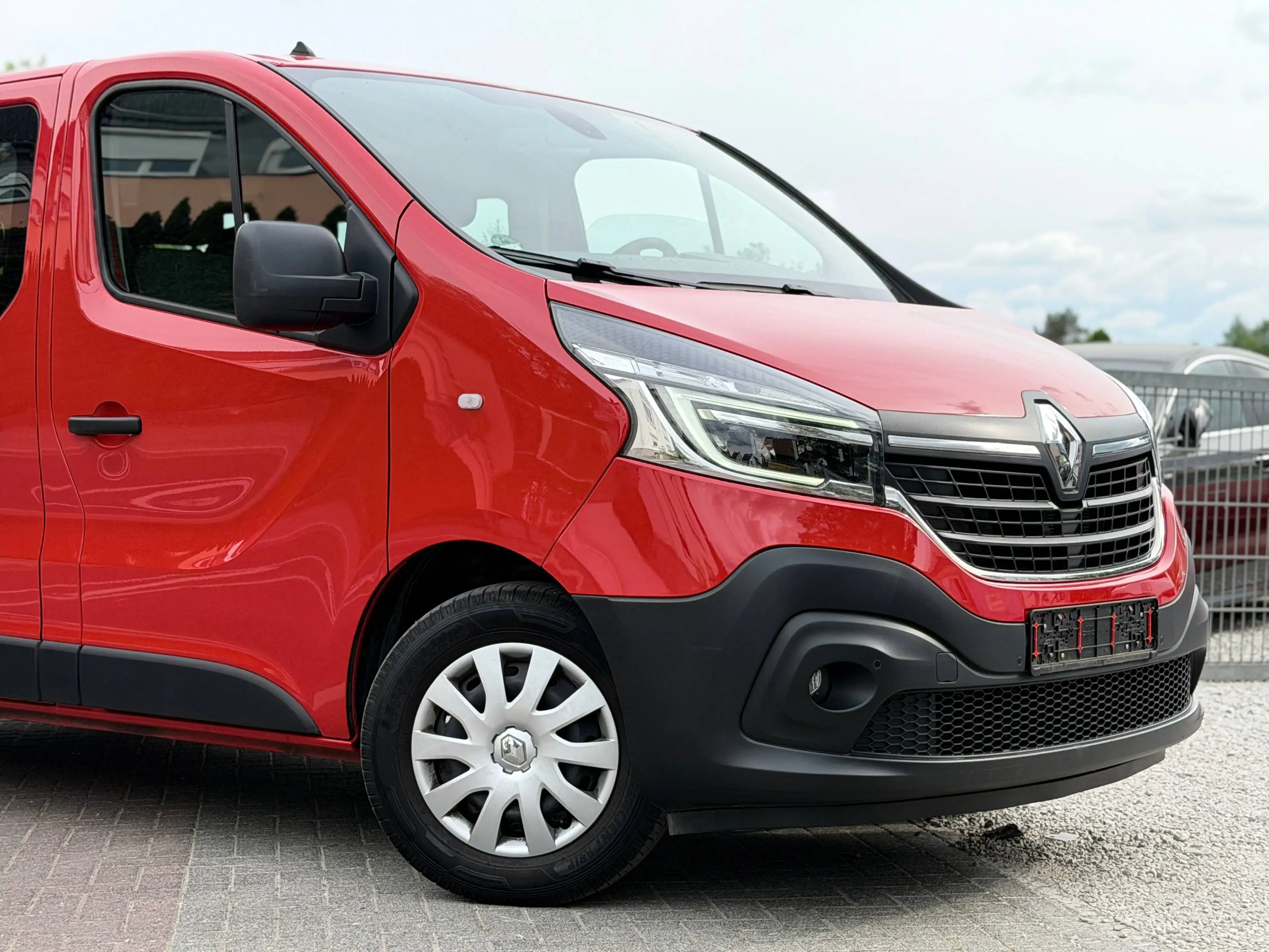 Renault Trafic L1H1 2,8t *9Sitze* Life LED AHK Automatik 2.Hand — photo 11