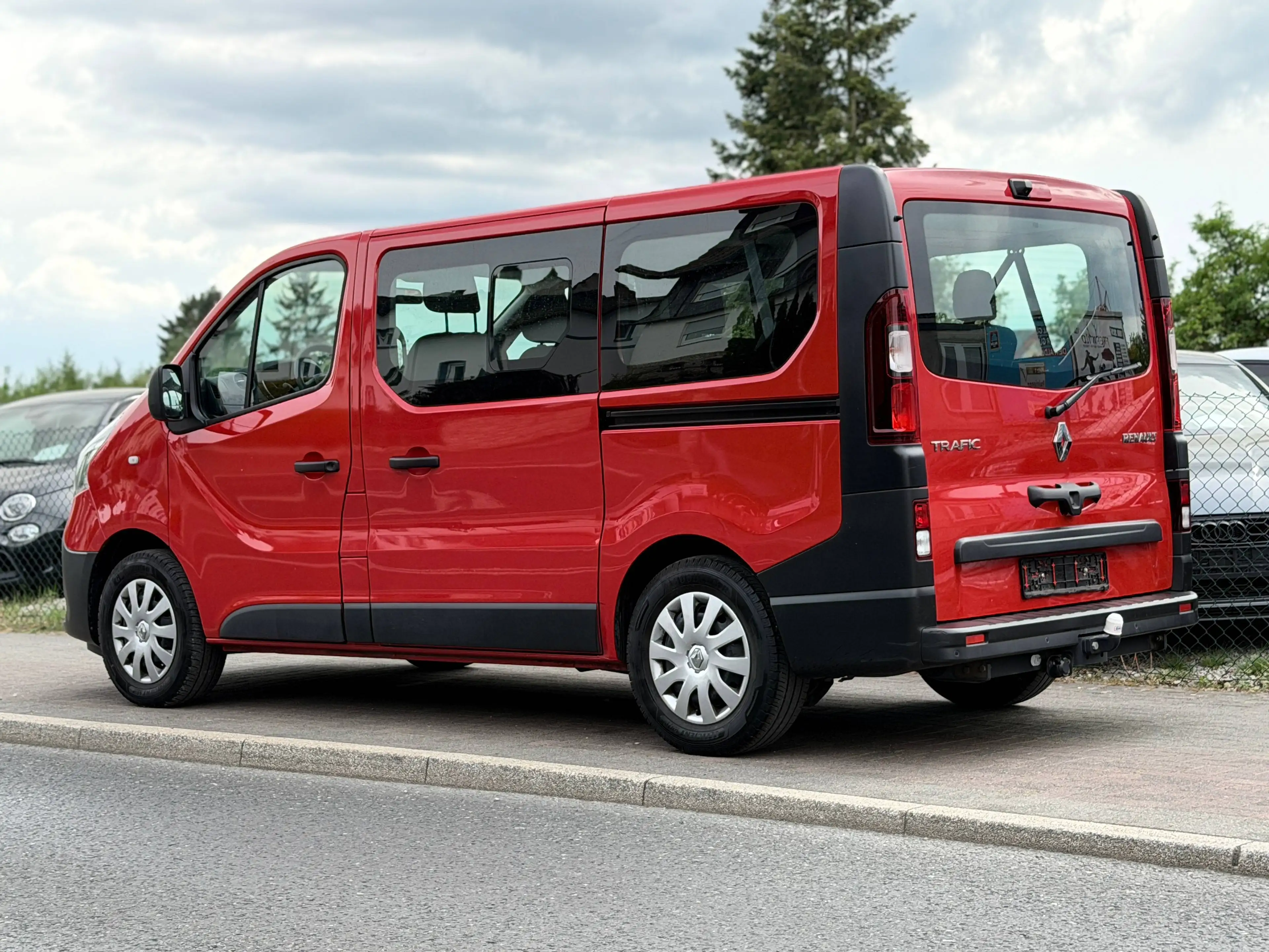 Renault Trafic L1H1 2,8t *9Sitze* Life LED AHK Automatik 2.Hand — photo 8