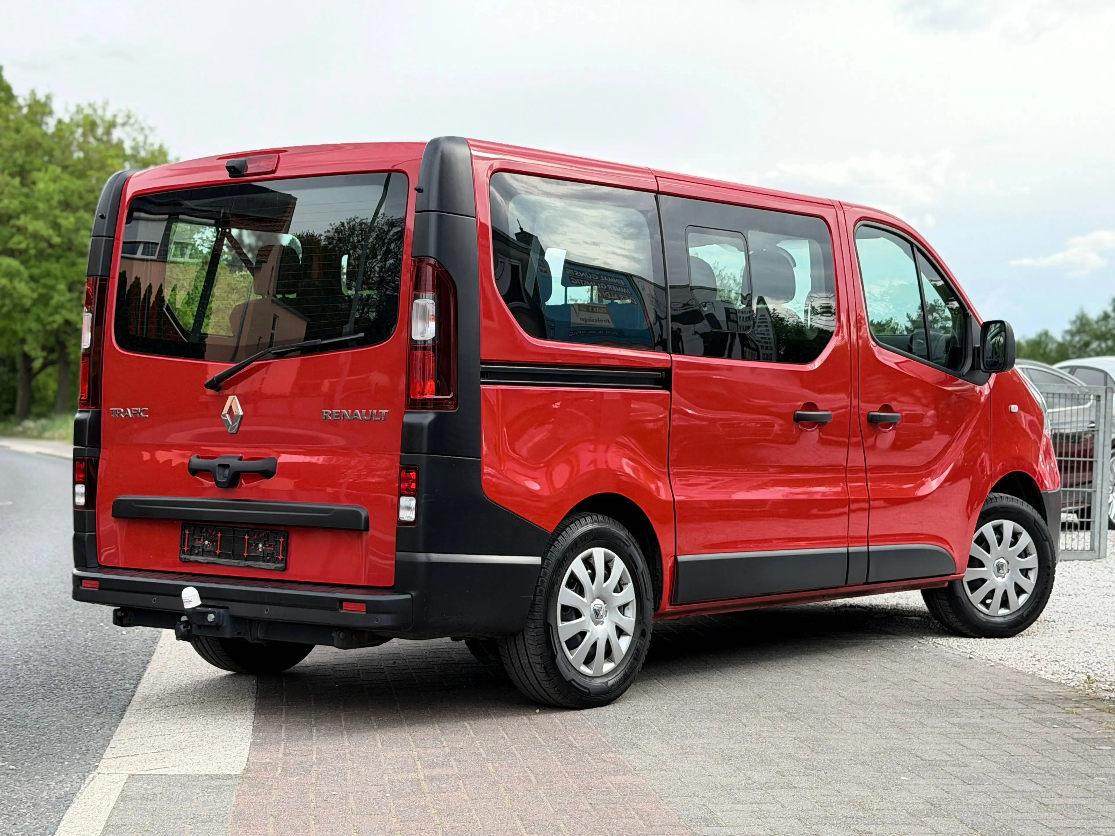 Renault Trafic L1H1 2,8t *9Sitze* Life LED AHK Automatik 2.Hand — photo 2