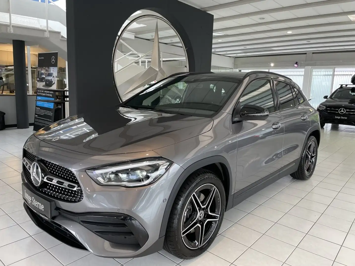 Mercedes-Benz GLA 220 d 4Matic AMG LINE Grau - 1