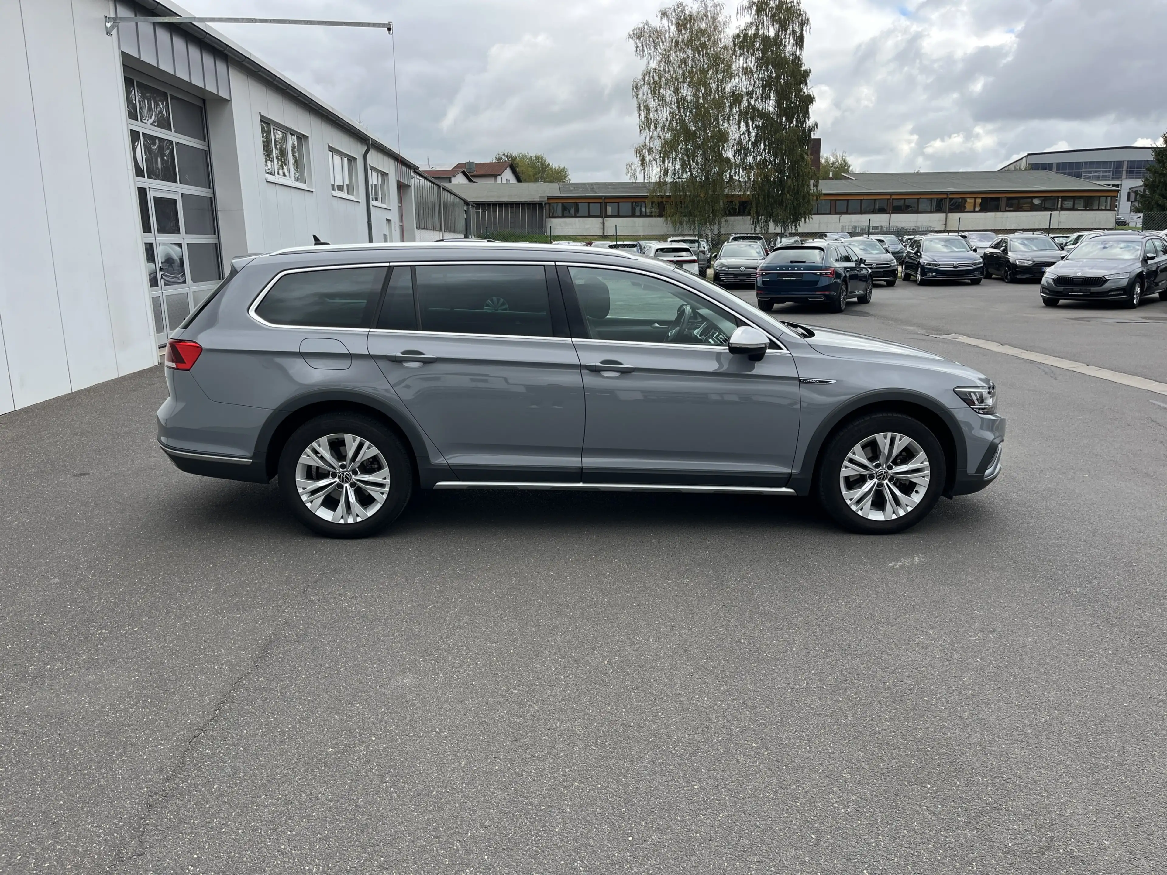 Volkswagen Passat Alltrack 2.0 TDI 4Mo DSG STHZ Navi TravelAssist LED RFK SHZ — photo 6