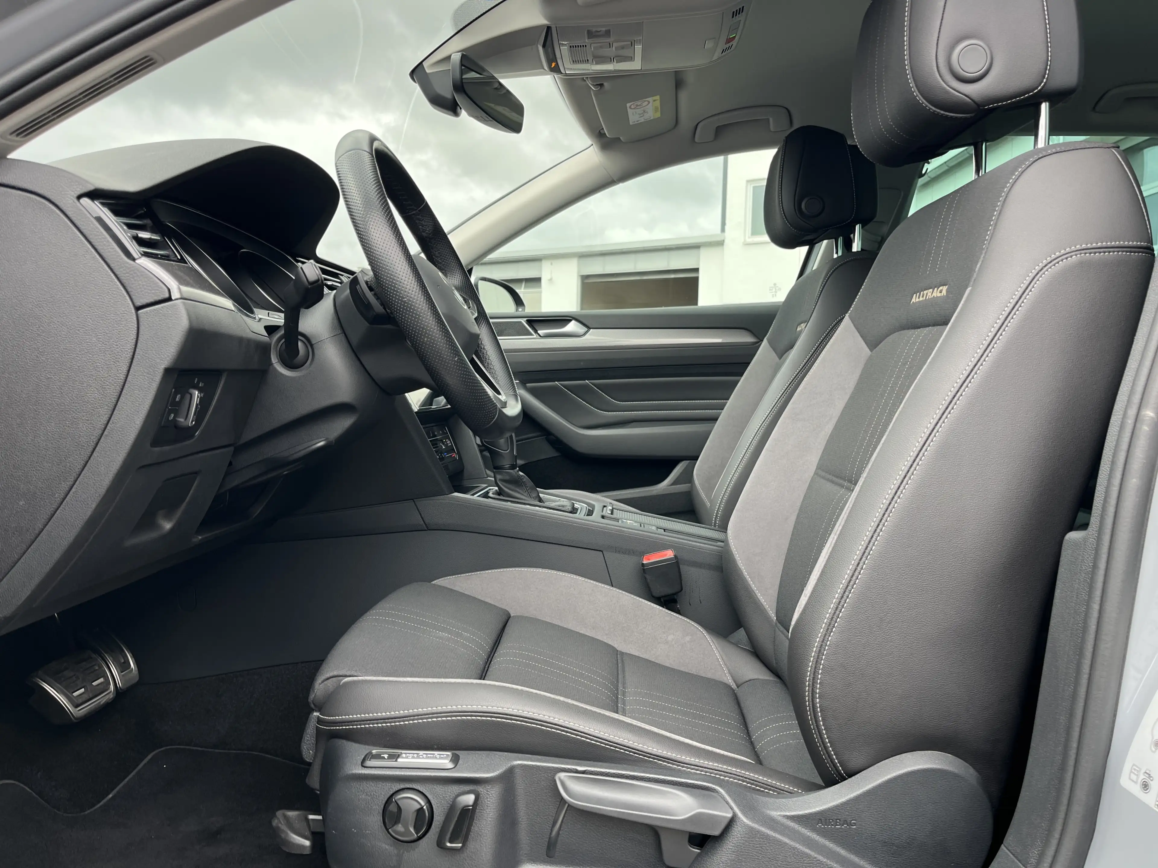 Volkswagen Passat Alltrack 2.0 TDI 4Mo DSG STHZ Navi TravelAssist LED RFK SHZ — photo 13