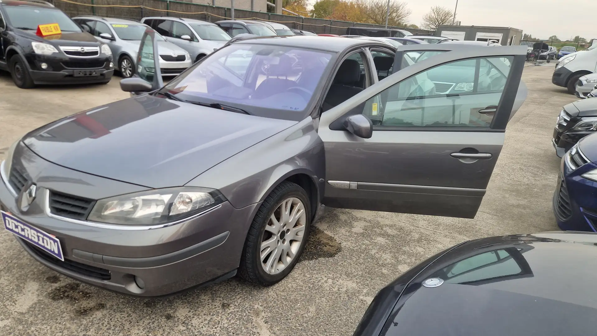 Renault Laguna Laguna 1.9 dCi Authentique Confort Grijs - 2