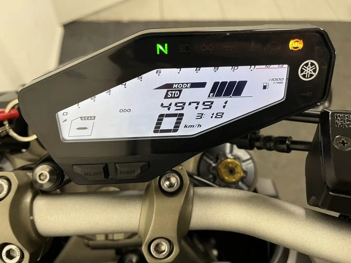 Yamaha MT-09 ABS Grijs - 2