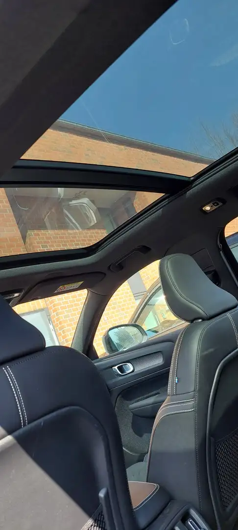 Volvo XC40 1.5 T2 R-Design Zwart - 1
