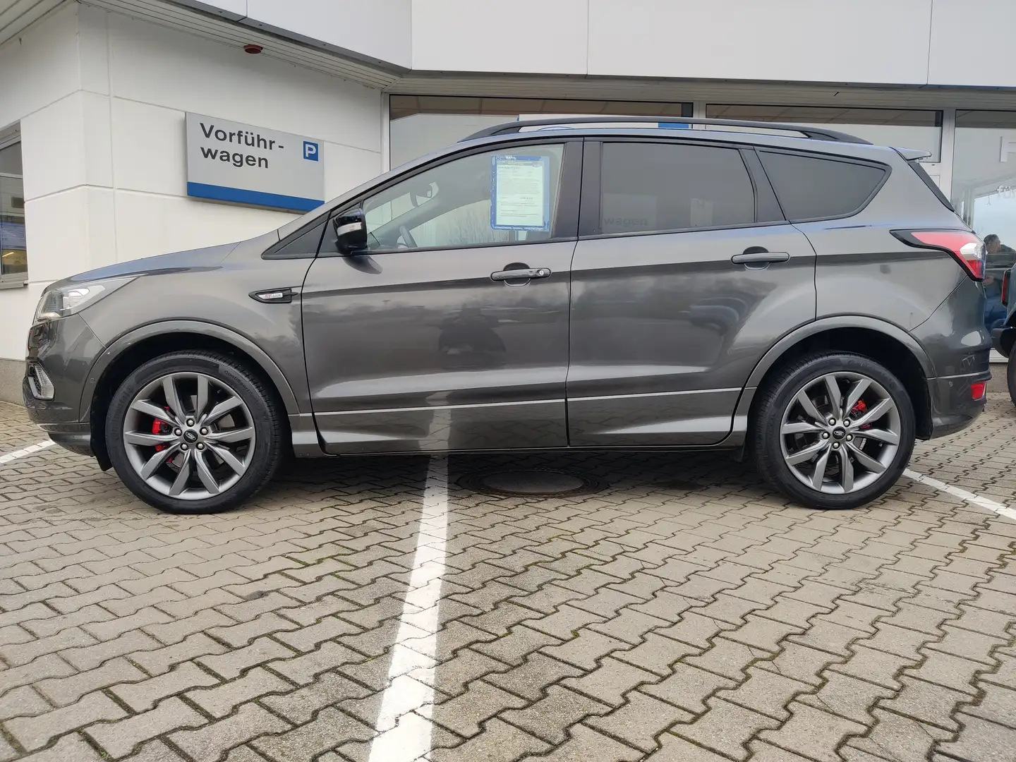 Ford Kuga ST-Line Grau - 2