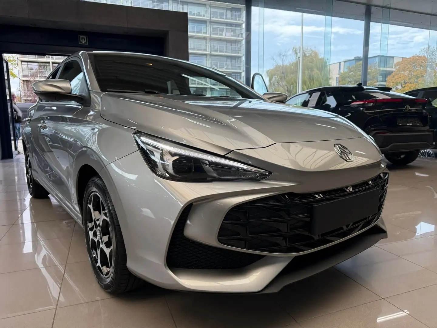 MG MG3 1.5i 115pk COMFORT + GPS / CAMERA / ALU 16 Argent - 2