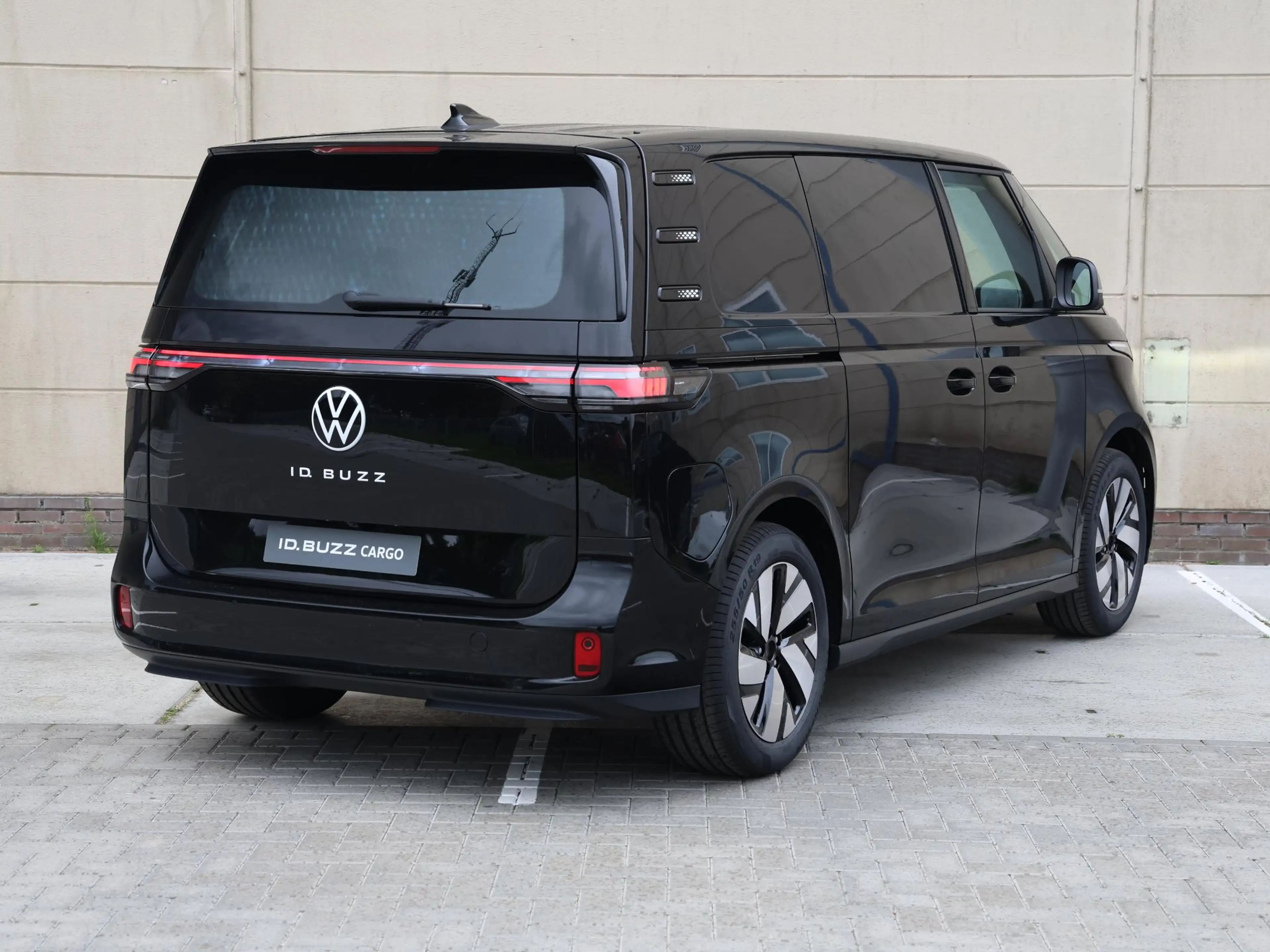 Volkswagen ID. Buzz Cargo Bulli Limited Edition 79 kWh 286PK | December rijd — photo 5