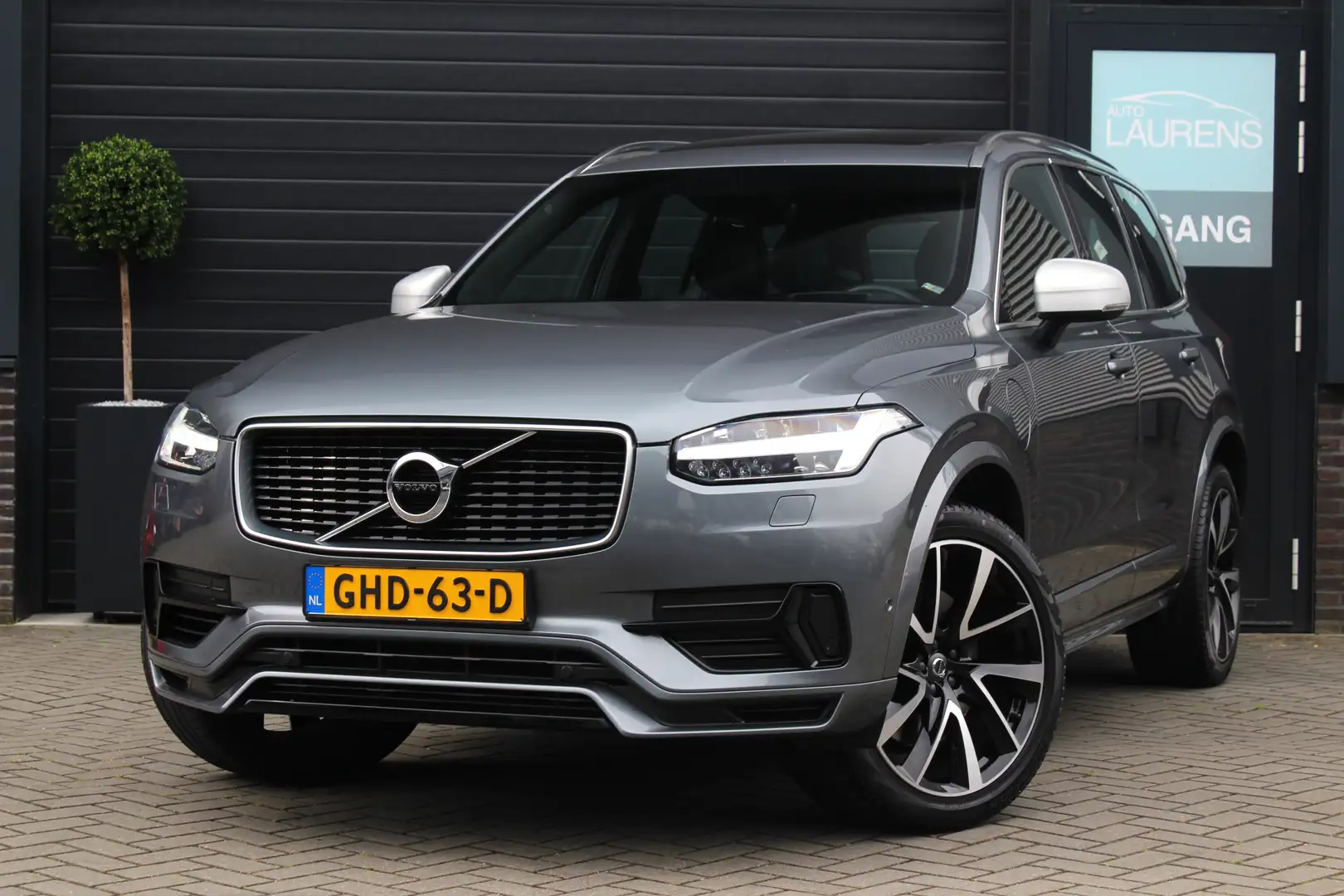 Volvo XC90 2.0 T8 Twin Engine AWD R-Design | Pano | B&W | Tre Grijs - 1