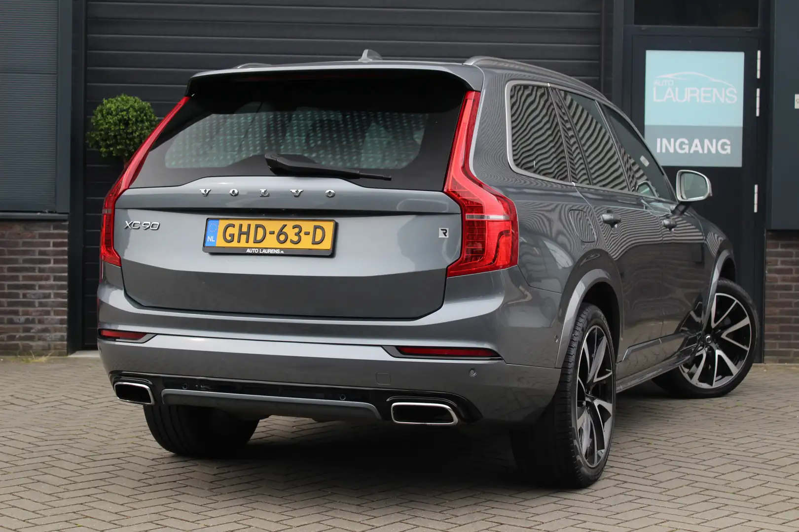 Volvo XC90 2.0 T8 Twin Engine AWD R-Design | Pano | B&W | Tre Grijs - 2