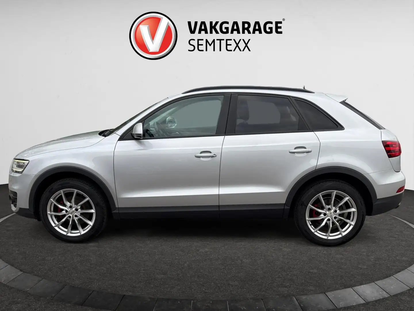 Audi Q3 2.0 TFSI Quattro | Navi | Clima | Electr. Verstelb Grijs - 2