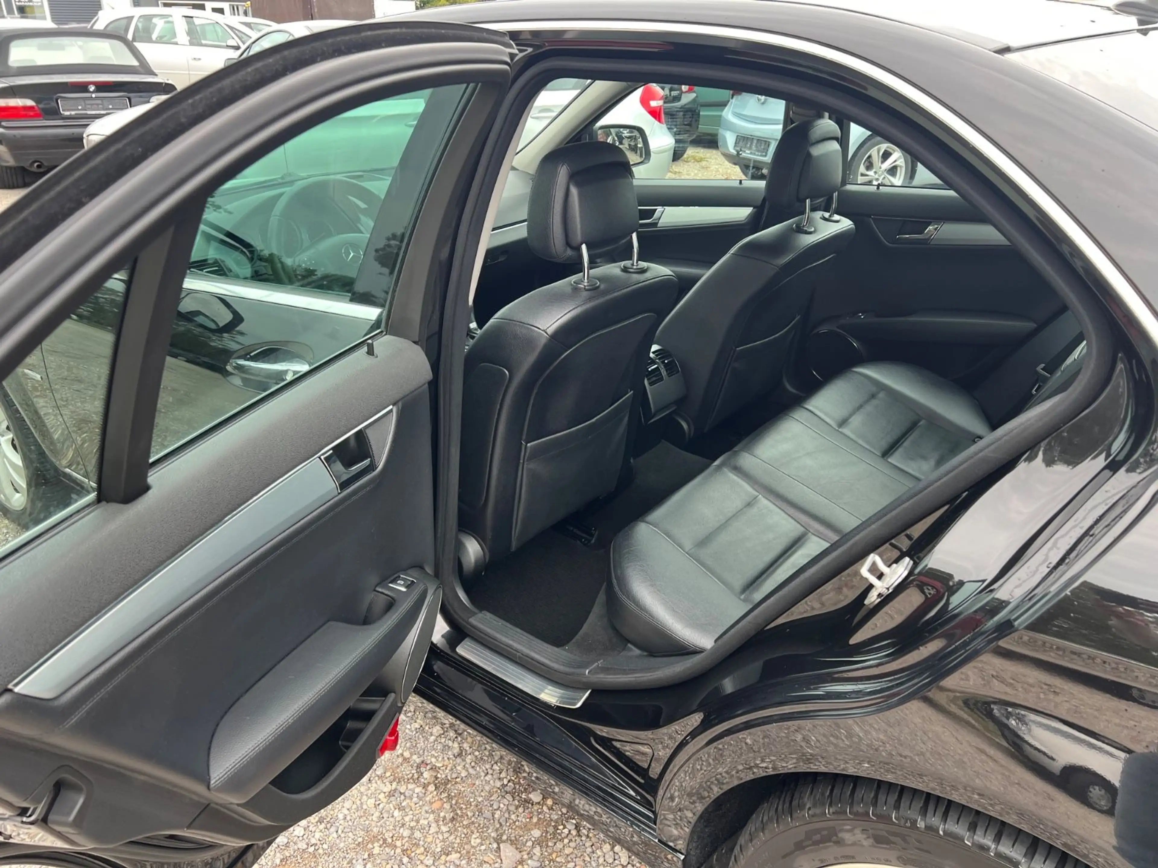 Mercedes-Benz C 350 Limousine - AUTOMATIK - TÜV 07.2027 — photo 12