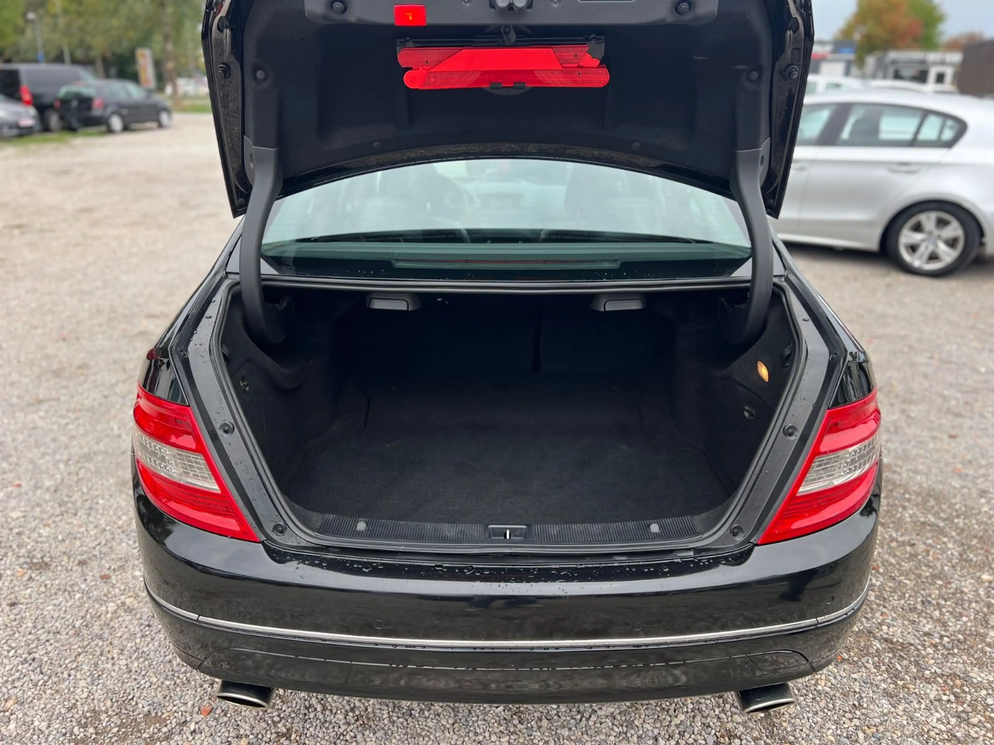 Mercedes-Benz C 350 Limousine - AUTOMATIK - TÜV 07.2027 — photo 13
