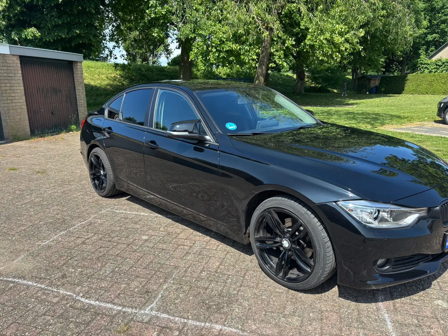 BMW 318 Executive Zwart - 2