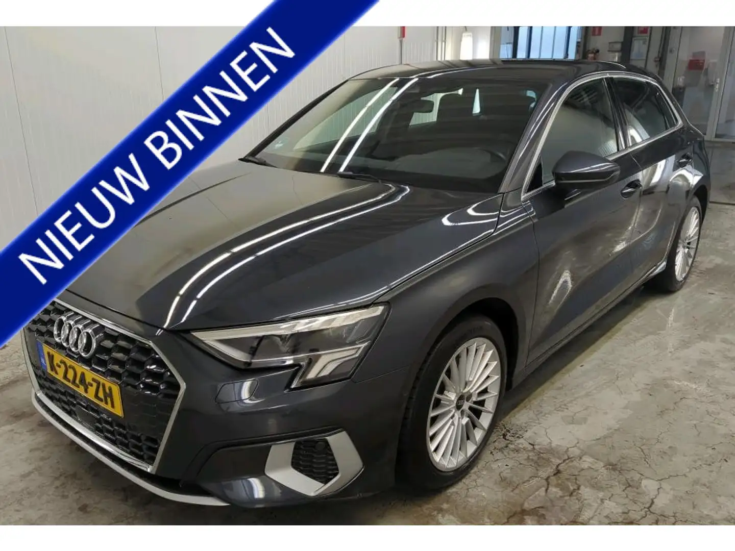 Audi A3 Sportback 35 TFSI 150 pk Automaat Business Edition Grau - 1