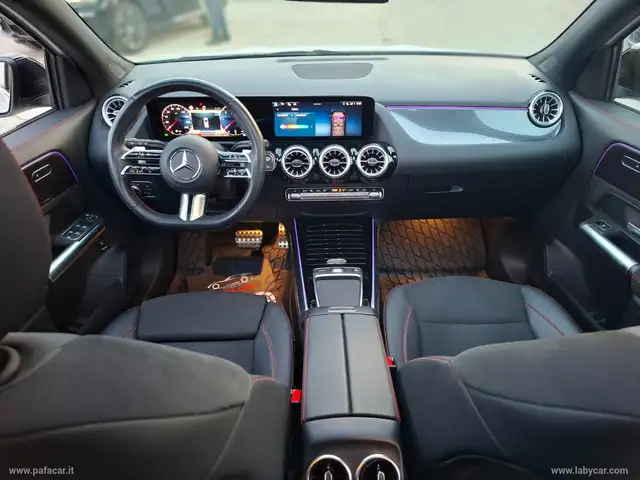 Mercedes-Benz GLA view 5