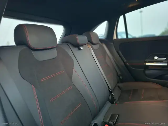 Mercedes-Benz GLA view 11