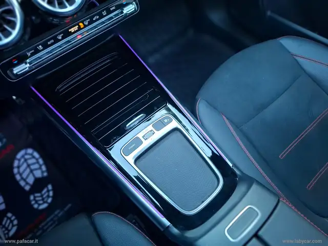 Mercedes-Benz GLA view 9