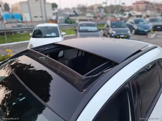 Mercedes-Benz GLA view 4