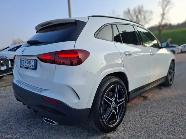 Mercedes-Benz GLA view 15