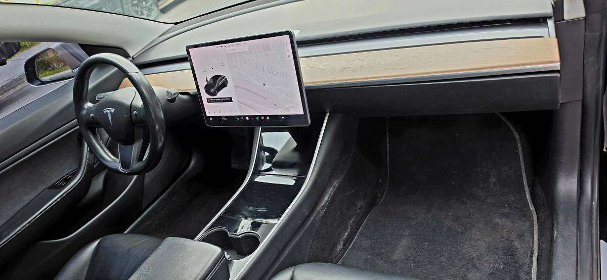 2018 Tesla Model 3 thumb 8
