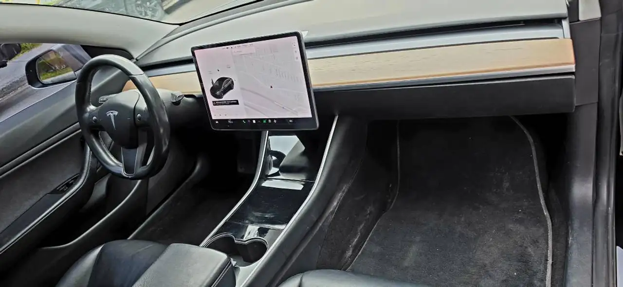 Tesla Model 3 fotografie Tesla Model 3
