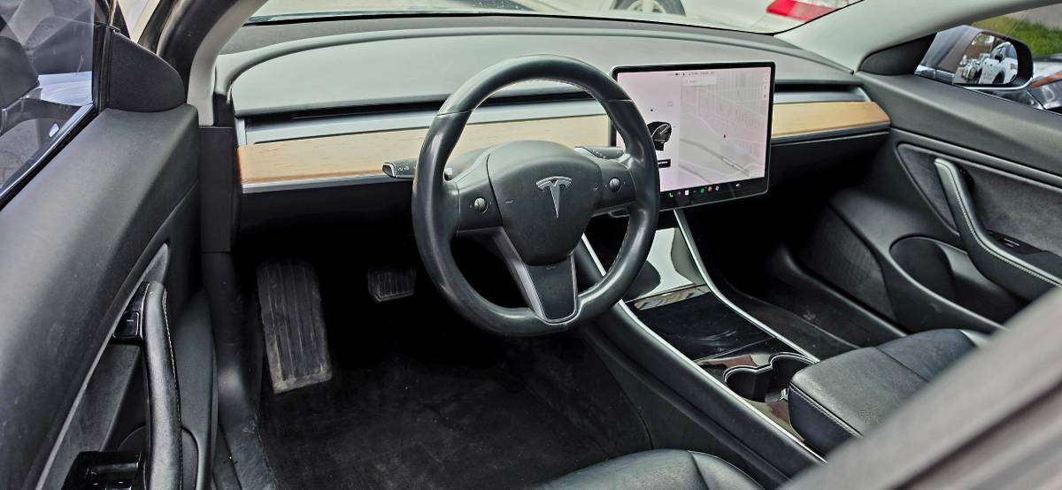 2018 Tesla Model 3 thumb 9
