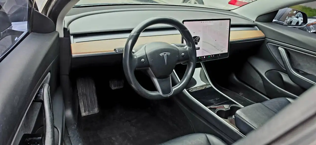 Tesla Model 3 fotografie Tesla Model 3