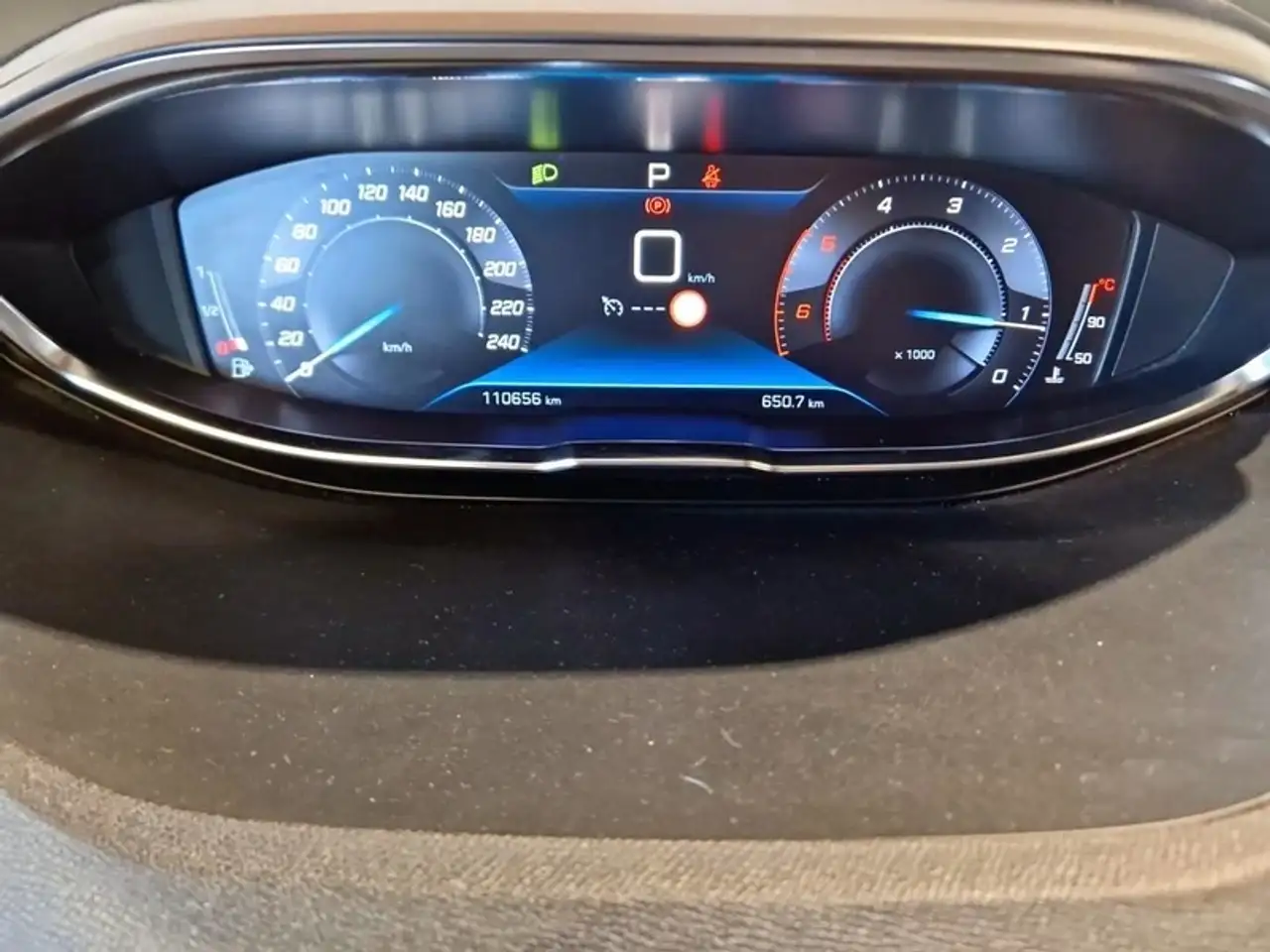 Peugeot 3008 BLUEHDI 130 EAT8 SES ALLURE SUV, миниатюра 8