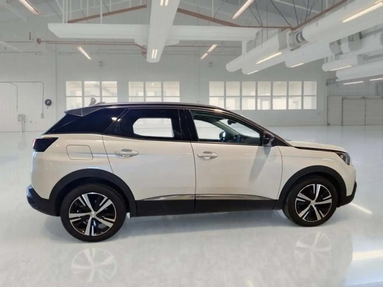 Peugeot 3008 BLUEHDI 130 EAT8 SES ALLURE SUV, миниатюра 3